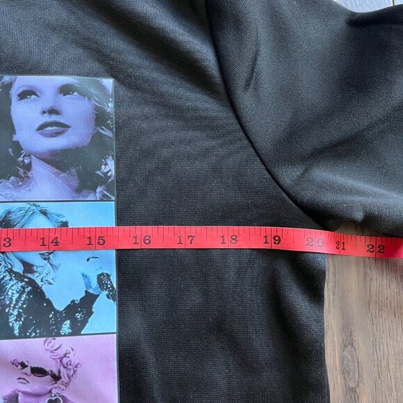 Taylor Swift Eras Tour Crewneck Sweatshirt Black Size M Graphic Concert Pullover - Picture 4 of 5